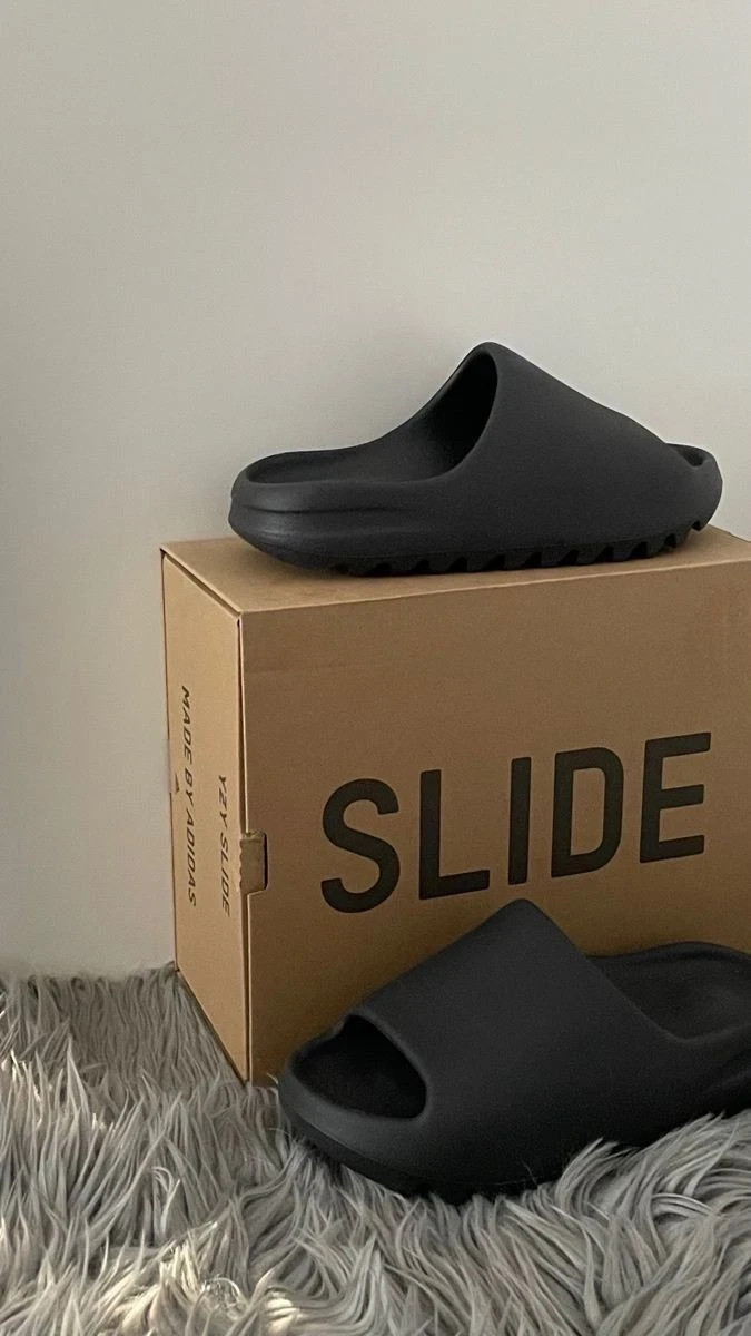 yeezy slide onyx size 7