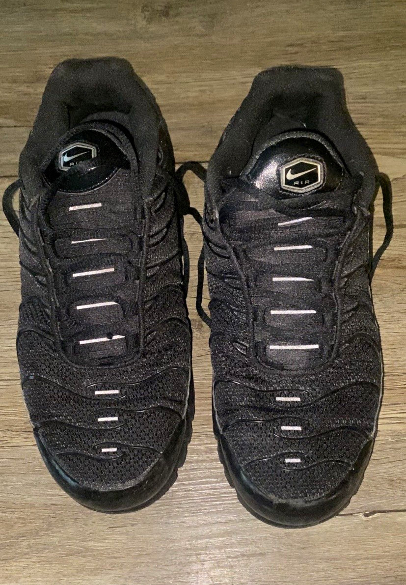 Nike Air Max Plus TN Black Low Top Mesh Lace-Up Men’s Athletic Sneakers