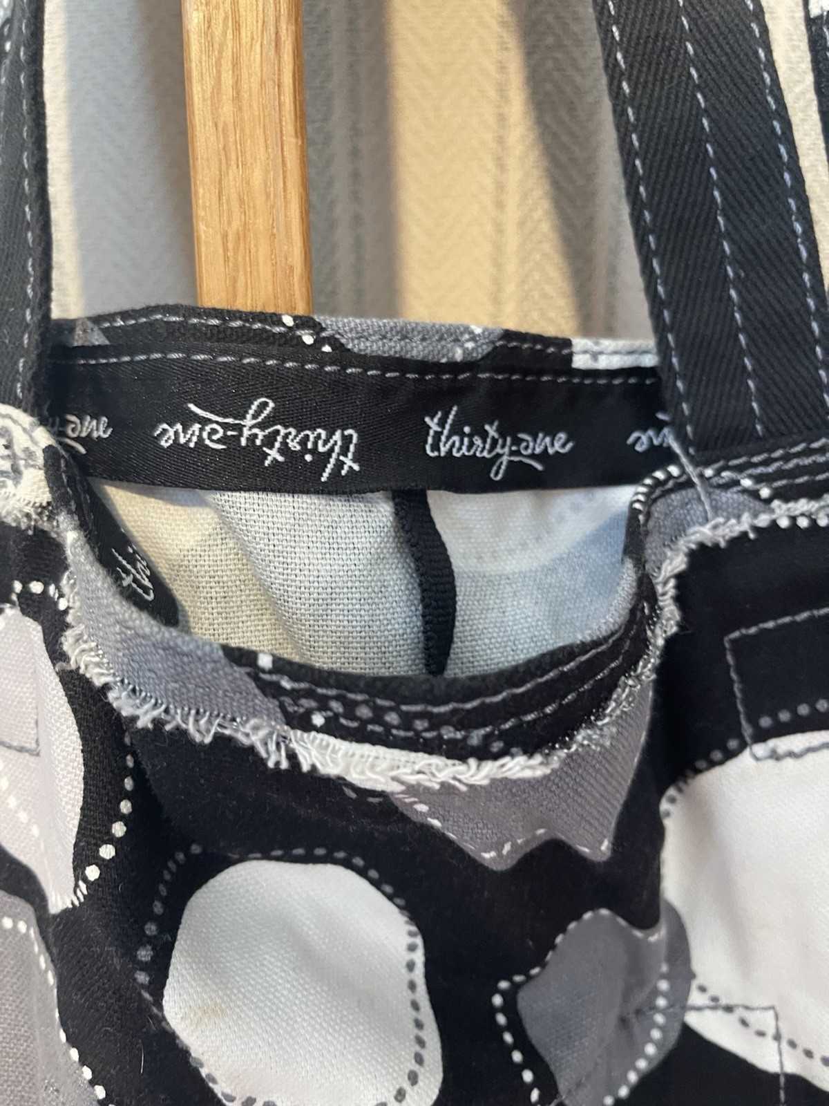 Thirty-One Large Black Gray White Polka Dot Tote Bag Key Clip Outer Pockets