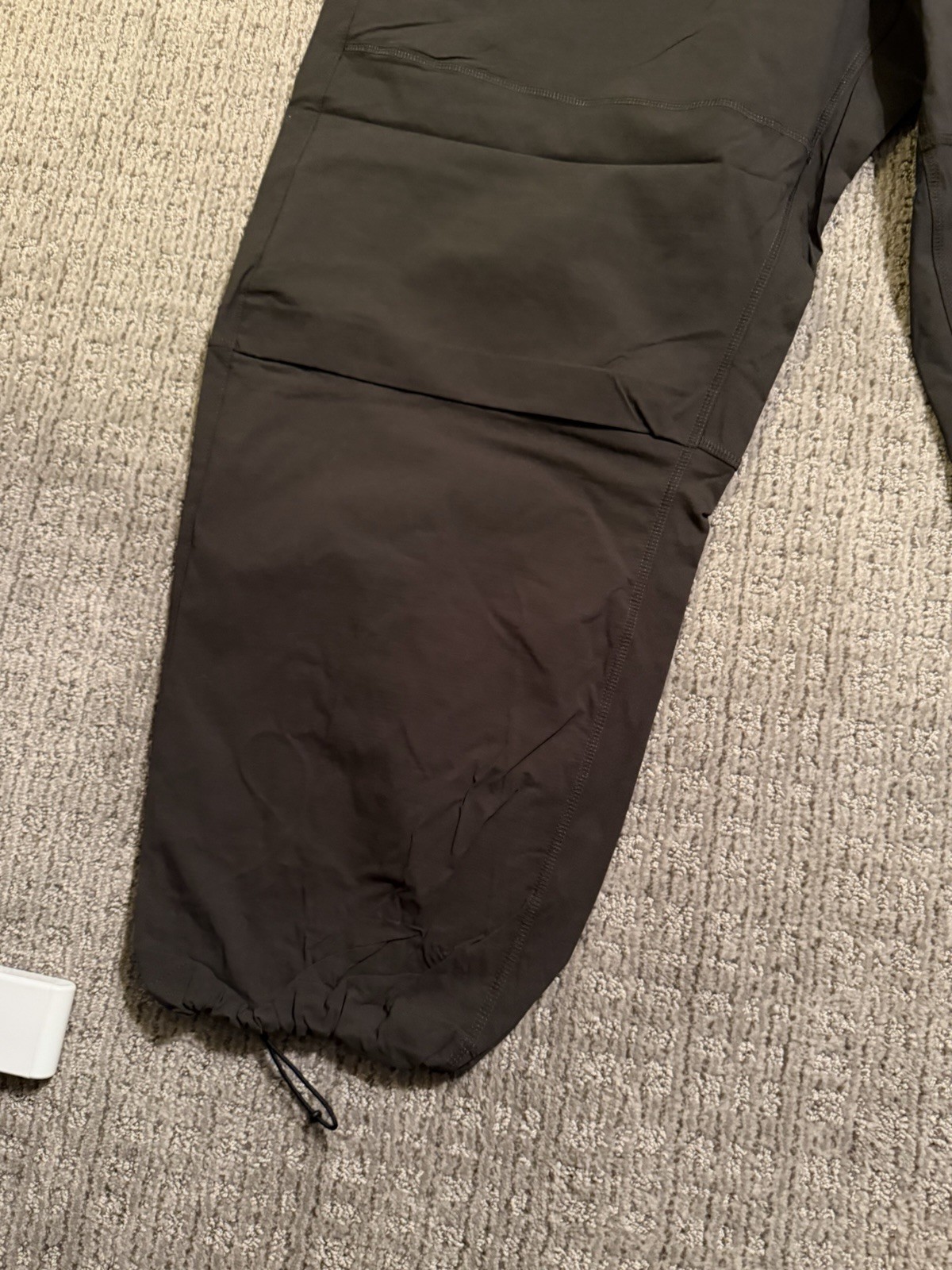 Size Large – Men’s Nike Tech Woven Oversized Pant Olive Green Sequoia HM7158-356
