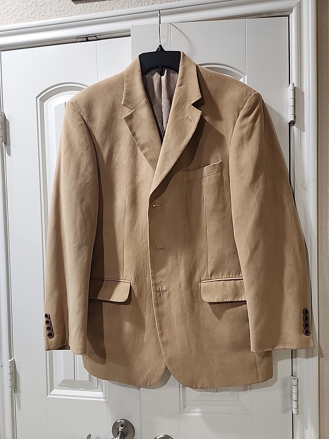 Classic Tan Men’s Suede Blazer Perfect For Any Occasion. Size 42 Regular