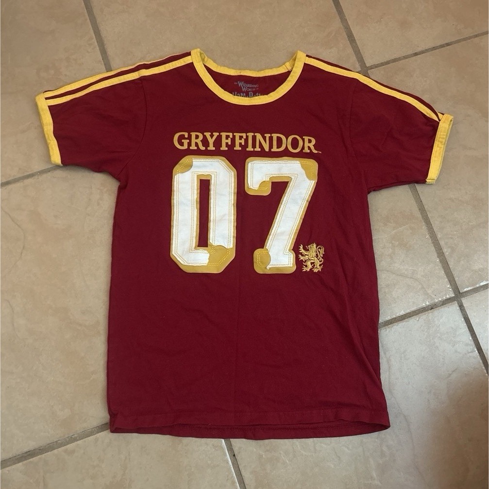 Universal Studios Harry Potter Gryffindor 07 Logo Graphic Tee XS Red Yellow