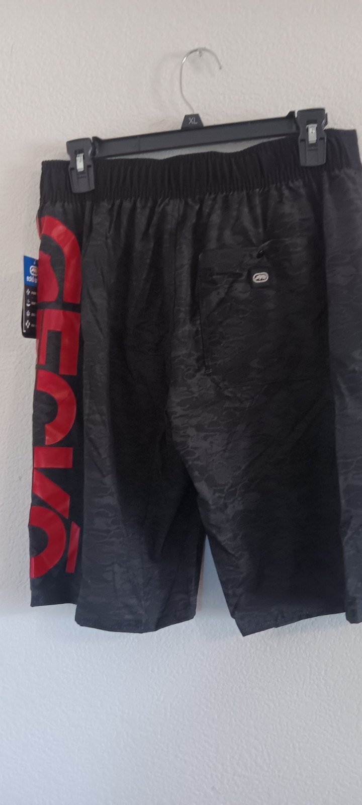 Ecko Unltd Knee Lenght Shorts, Size Small Unisex,NWT, Black W/red, Back Pocket