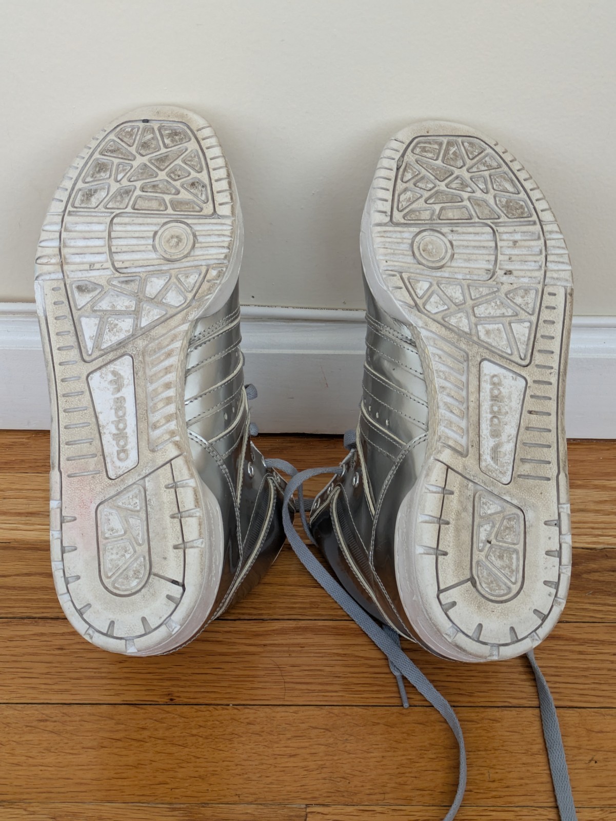 Adidas Jeremy Scott ” Missing Wings” Metallic Silver S77798 Size 8.5 US Sneakers