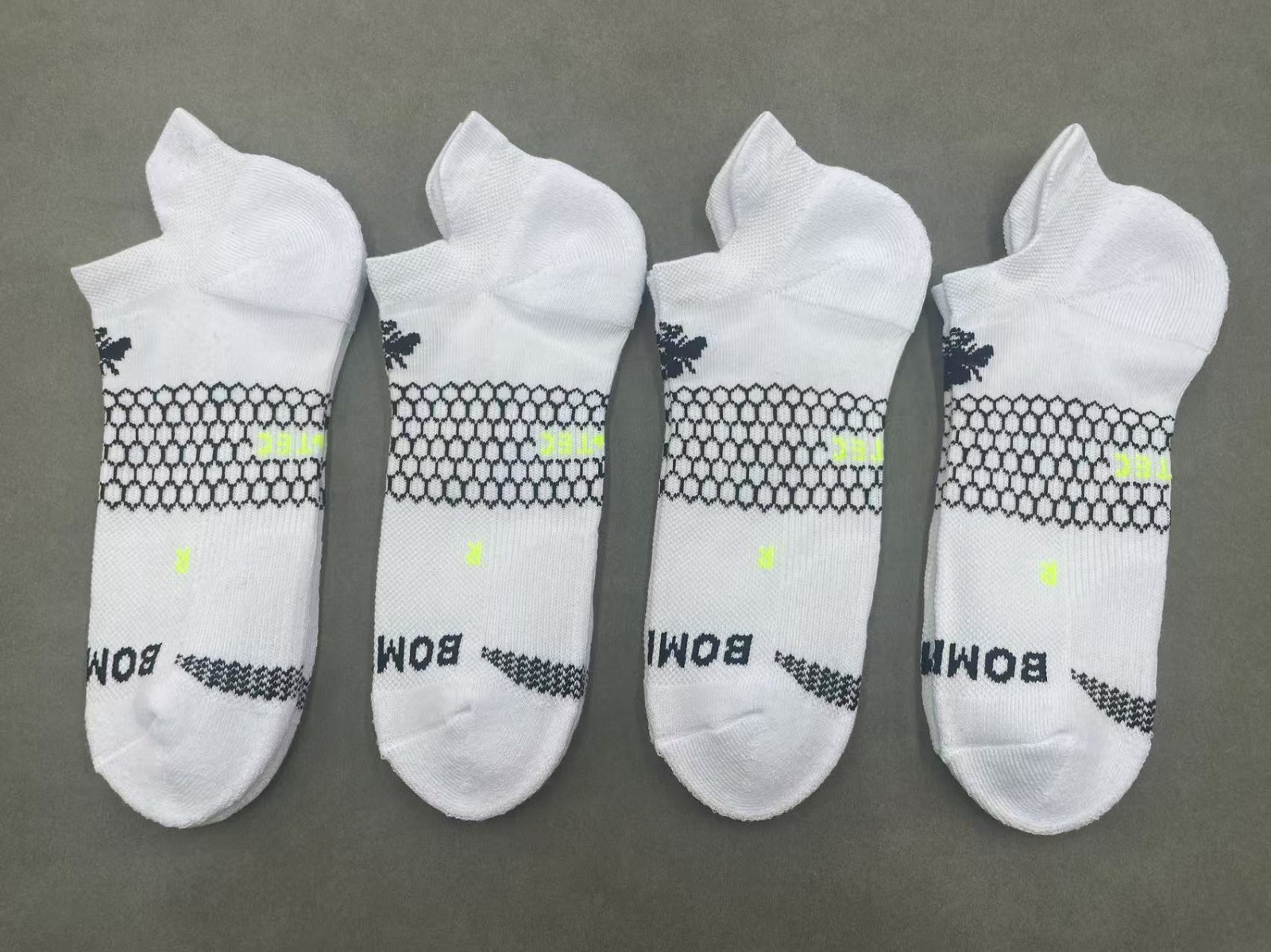 4 pairs BOMBAS Men’s Running Ankle socks Size Large 9-13 white