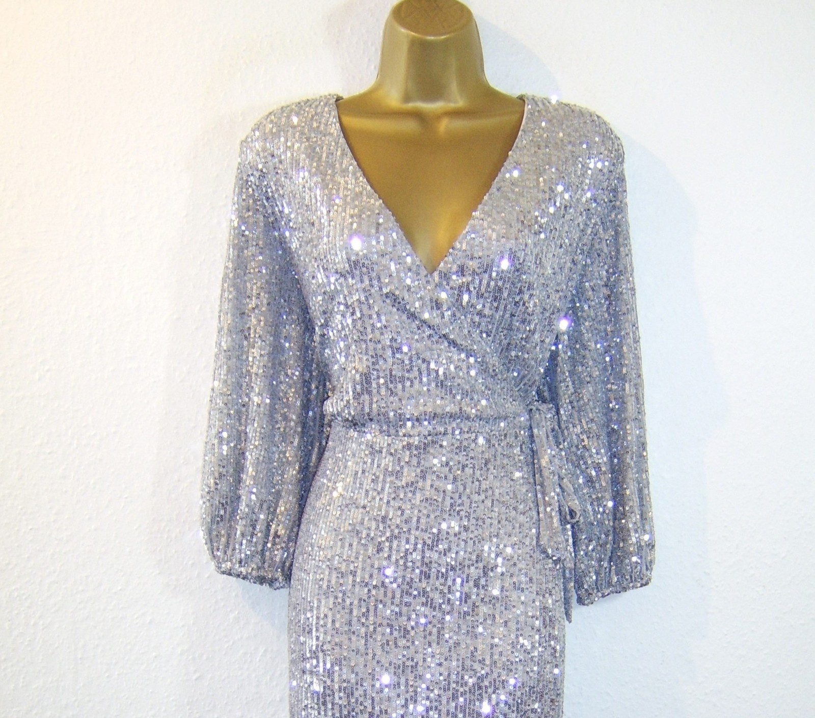 Beautiful Silver Sequin Evening Party Occasion Dress size UK 12 New