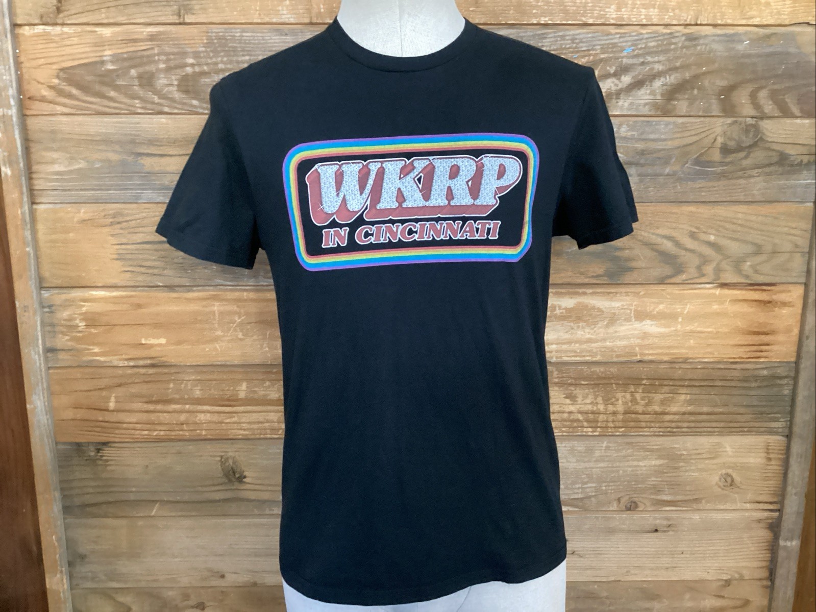 WKRP In Cincinnati TV Show Logo Men’s T-shirt Uniseex Medium DJ Venus Les Radio
