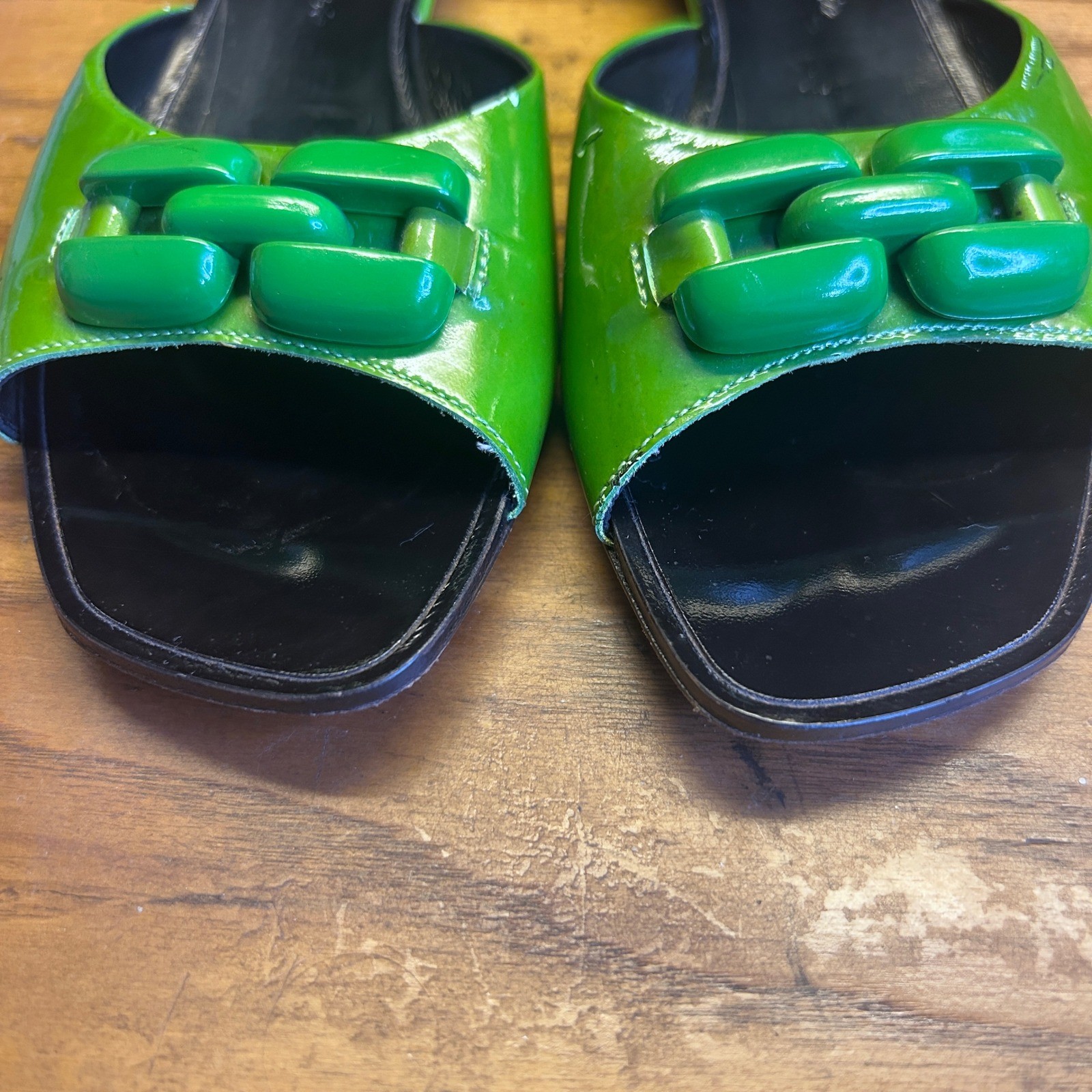 Robert Clergerie wmn 8.5 Green Patent Leather Chain vtg Y2K kitten heel sandals