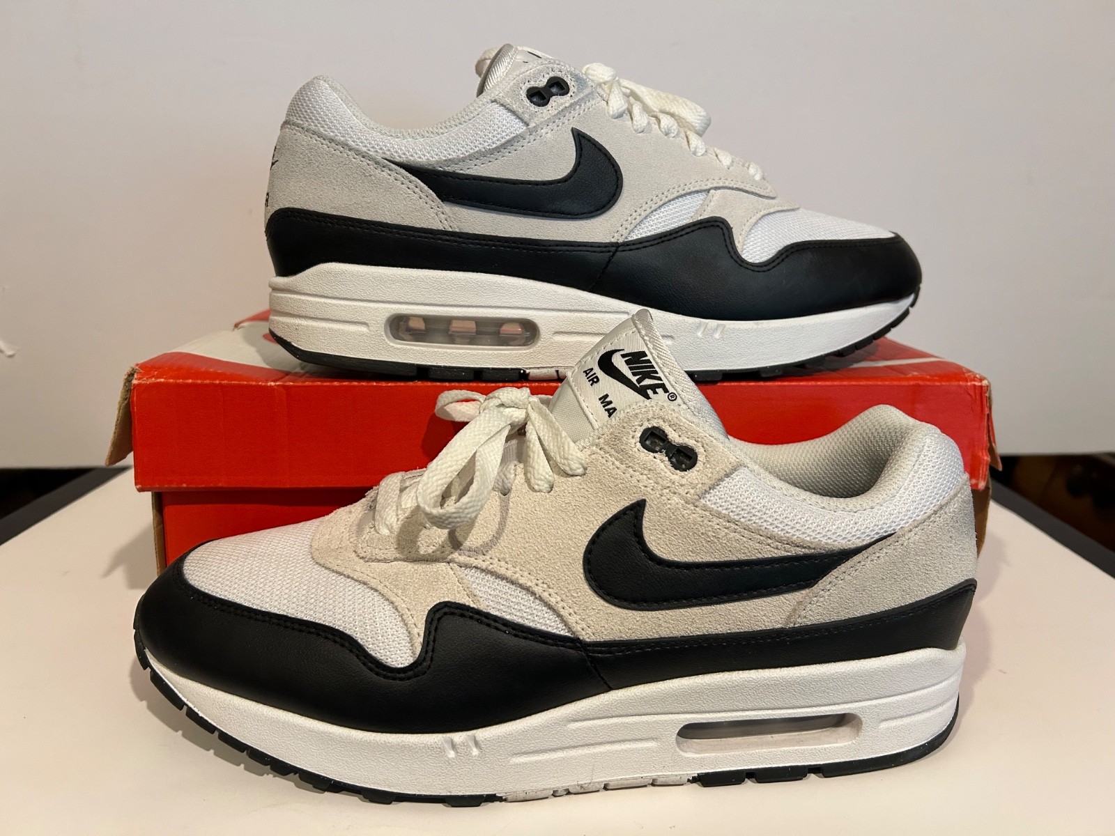 Nike Air Max 1 Essential White Black Size 10 Men 12.5 Women NEW WITH BOX