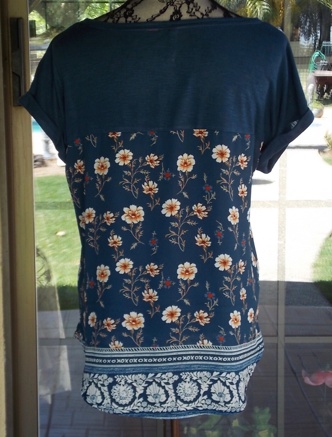 Short Sleeve Poly & Knit Floral Shirt Sz. S 40″ Bust
