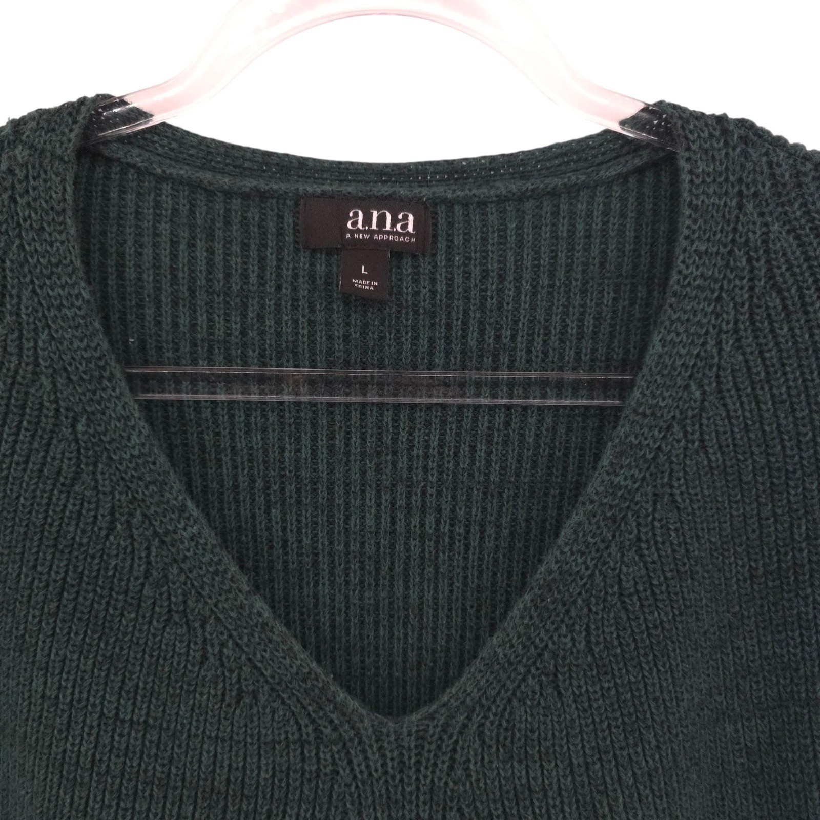 a.n.a Sweater Size Large V-Neck Ribbed Knit Pullover Cozy Fall Winter Green