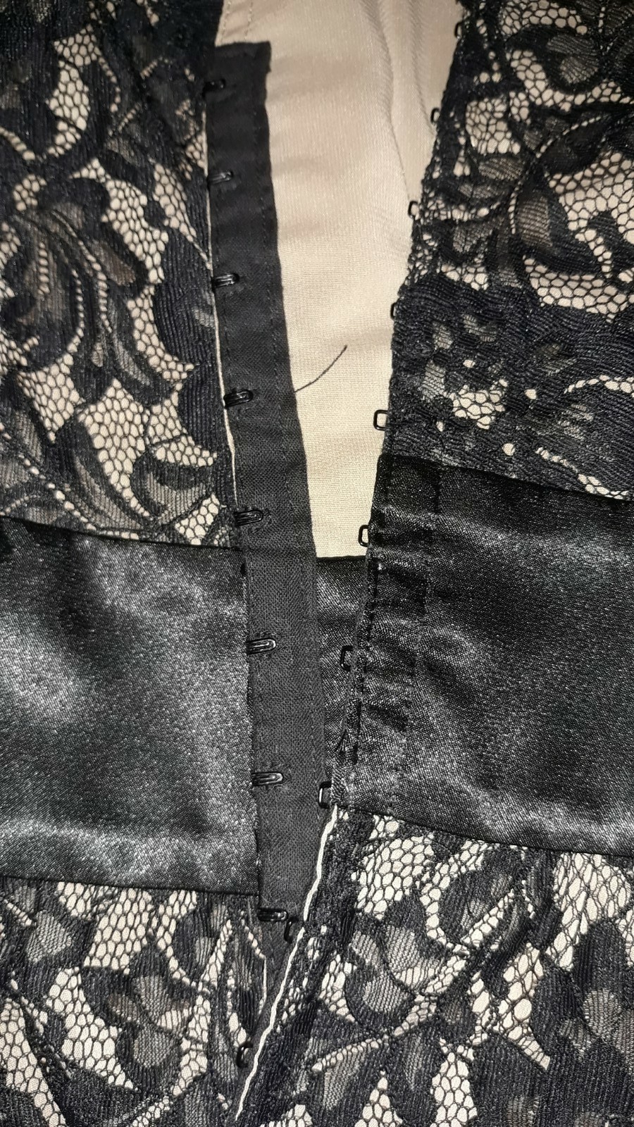Romantic Gothic BOSTON PROPER Black Mesh & Lace Top Size 4 – Eye Hook Closures