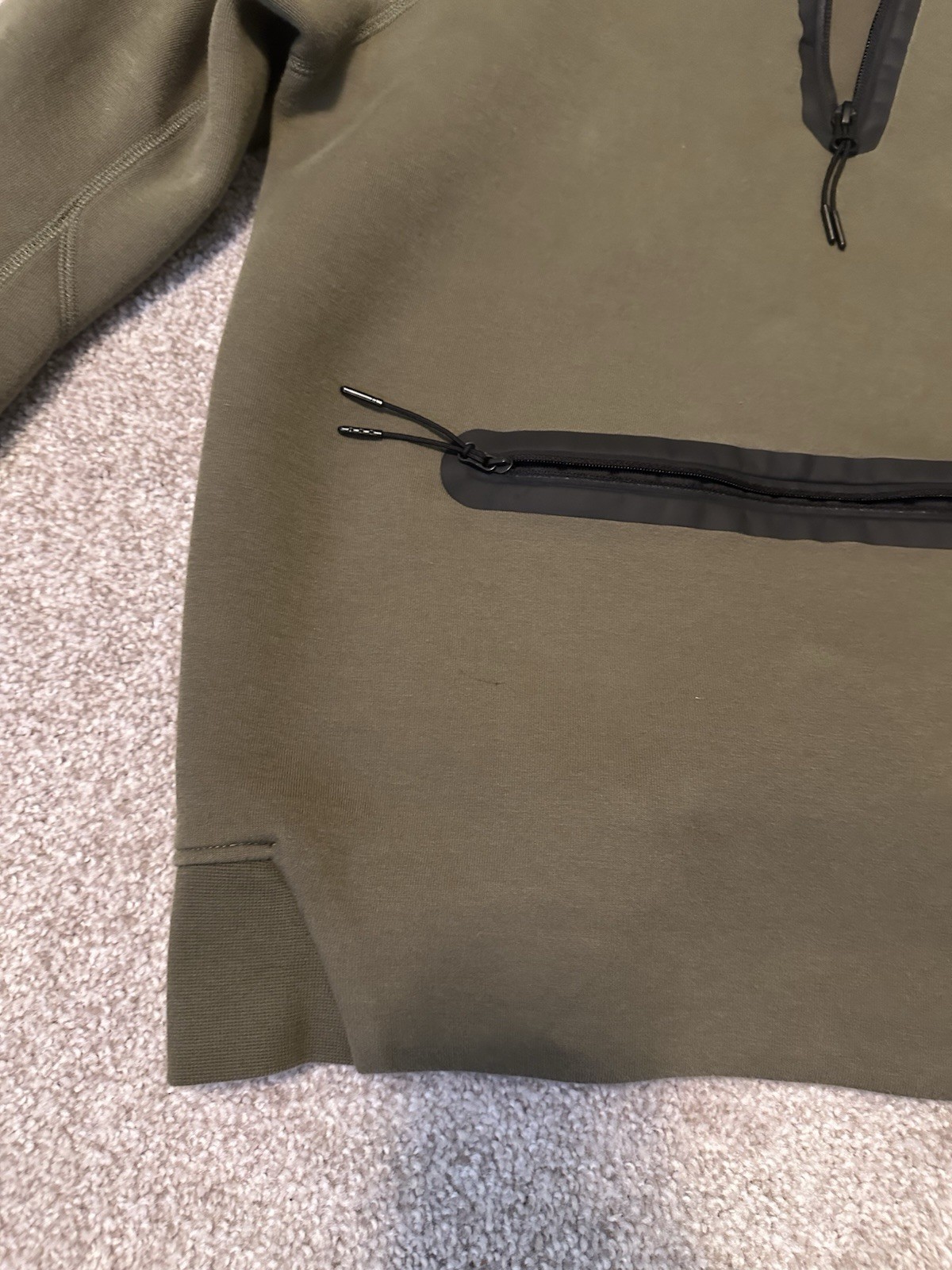 Size M Medium – Nike Sportswear Tech Fleece Half Zip- Olive Green