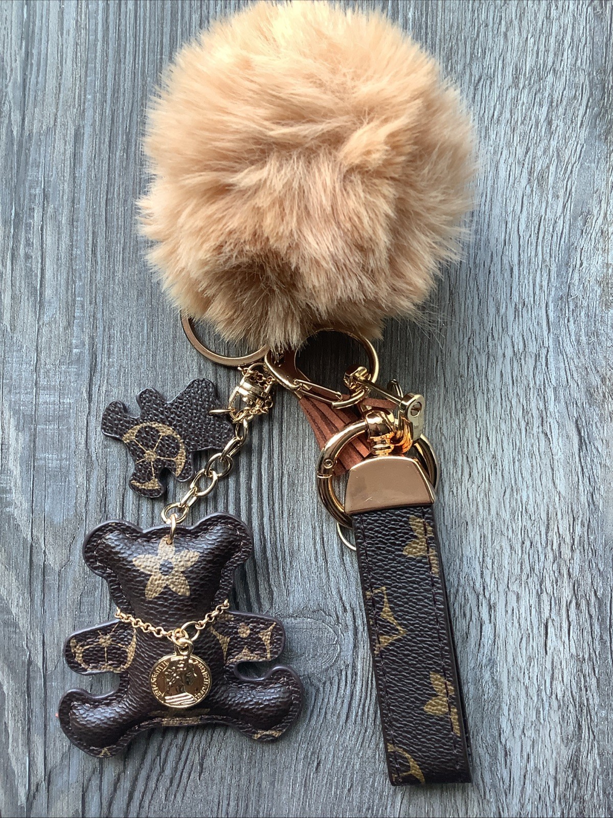 Cute Car KeyChain With Pom Pom Luxury Keychain for Handbag backpack