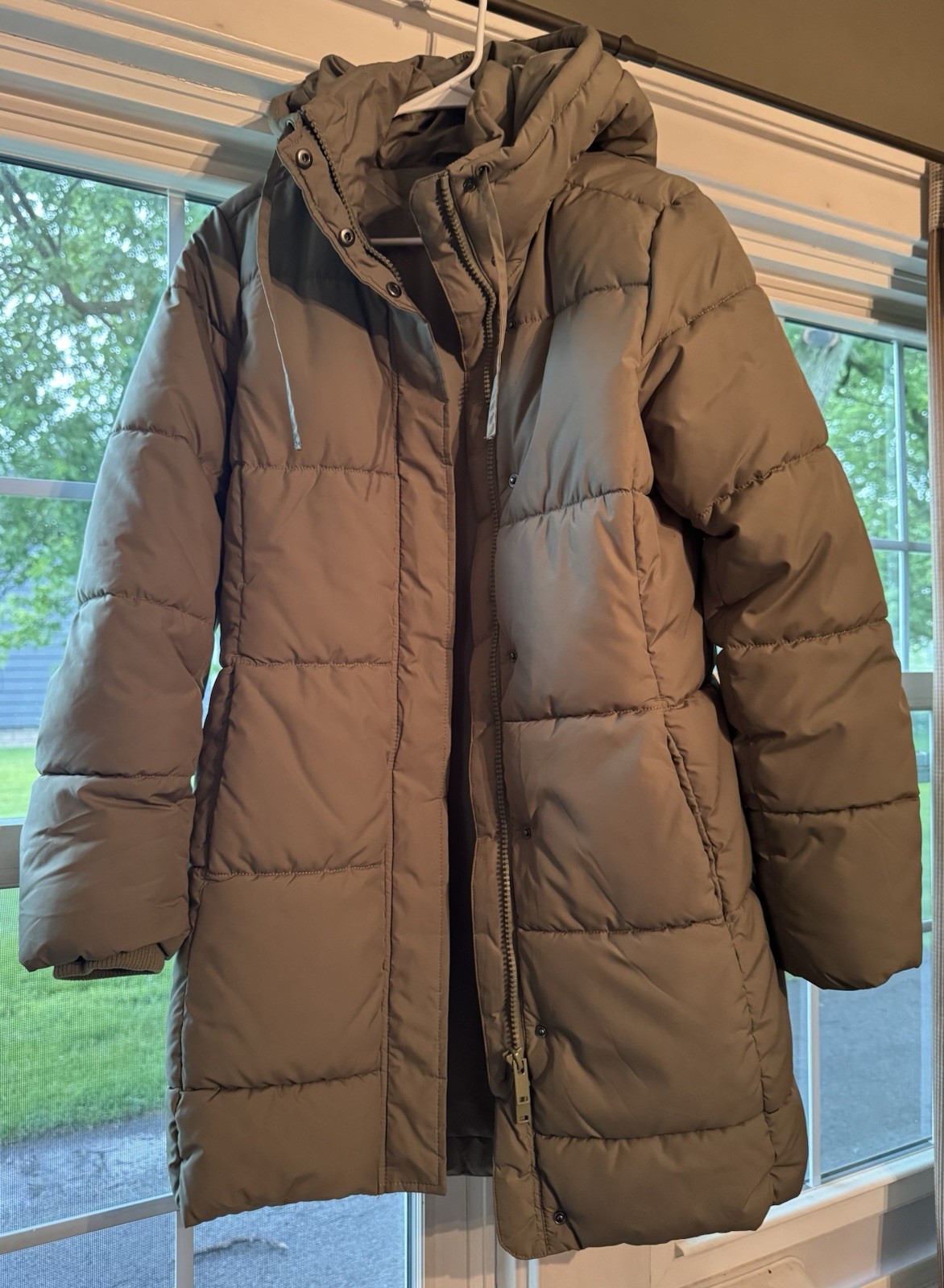 Stunning and cute! Women’s H&M Long Puff Jacket, Olive Green, size small. Read!