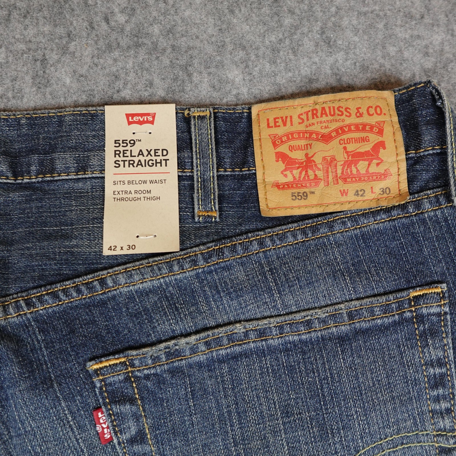 Levis Jeans Mens 42×30 Blue 559 Relaxed Straight Denim Pants Dark Stone Wash NWT