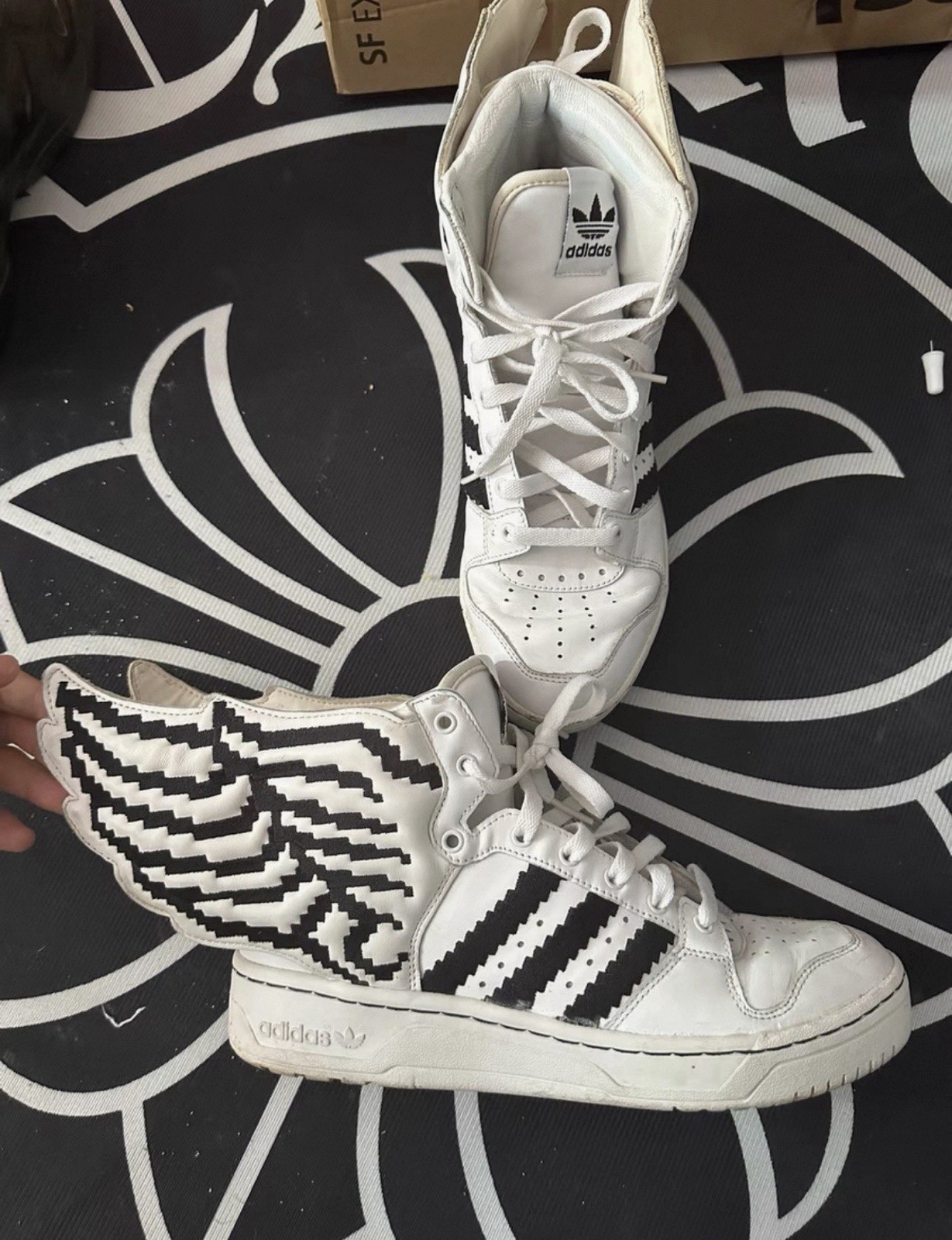 Size 8,5 – Adidas JS Wings 2.0 Pixel White