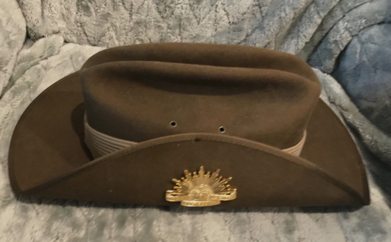 The Australian Army Wool Felt Slouch Hat Rising Sun Badge Puggaree Chin Strap 58