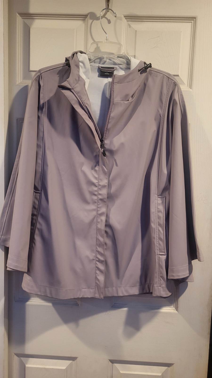 32 Degrees Ladies’ Rain Poncho Size Sm/Med Only Woren Once Light Purple