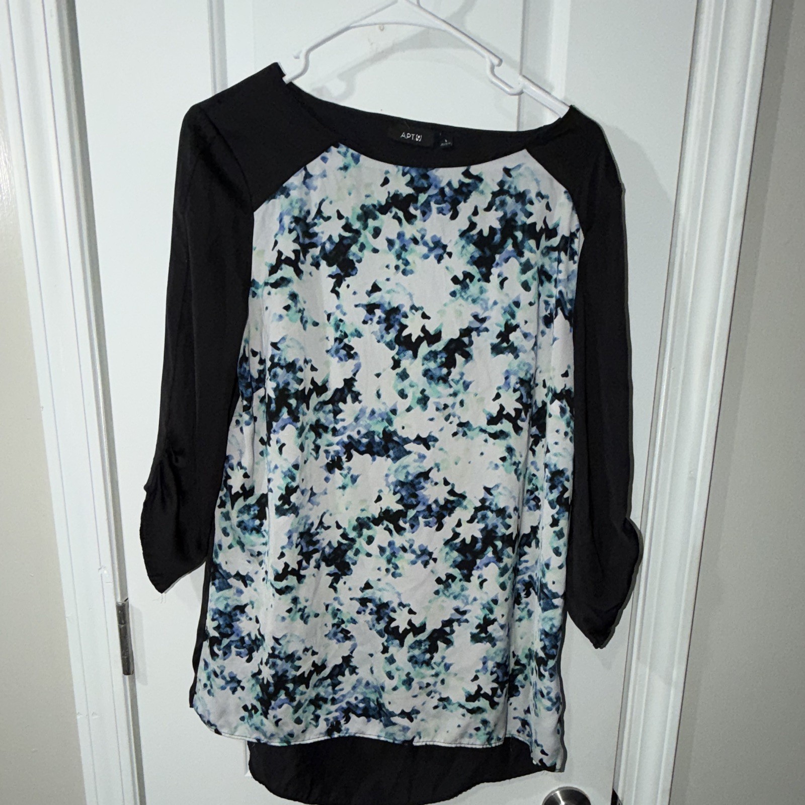APT. 9 Women’s L Black/Blue/White Abstract Round Neck 3/4 Sleeve Pullover Blouse