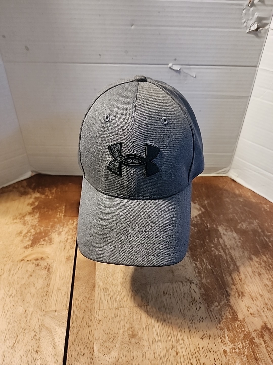 Under Armour Hat Mens Fitted UA Blitzing Embroidered Embossed Logo Gray L/XL EUC