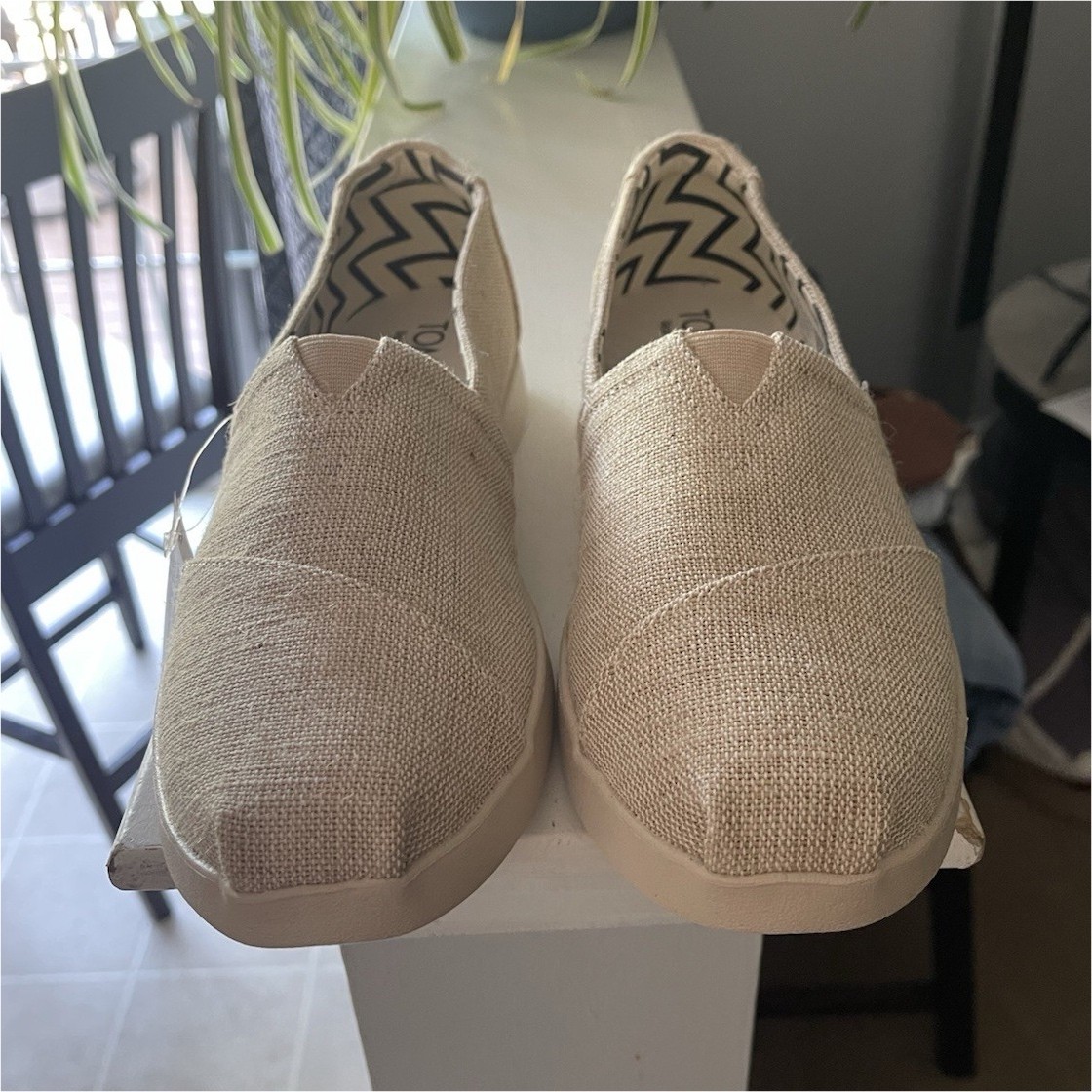 TOMS Women’s Beige Canvas Slip-On Flats Round Toe Logo Accent Size 10 M