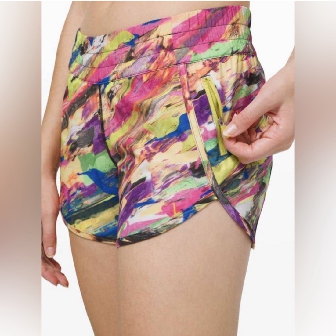 Lululemon Tracker Short V 4 Catalyst Multi Womens 8 Multi Color Excellent 4 Inch