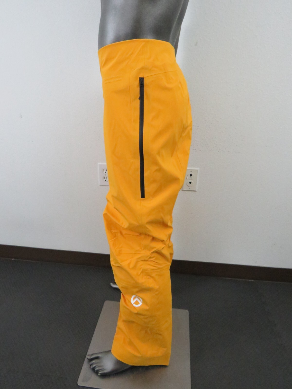 Mens The North Face Summit Chamlang Futurelight Ski Mountaineering 3L Pant Gold