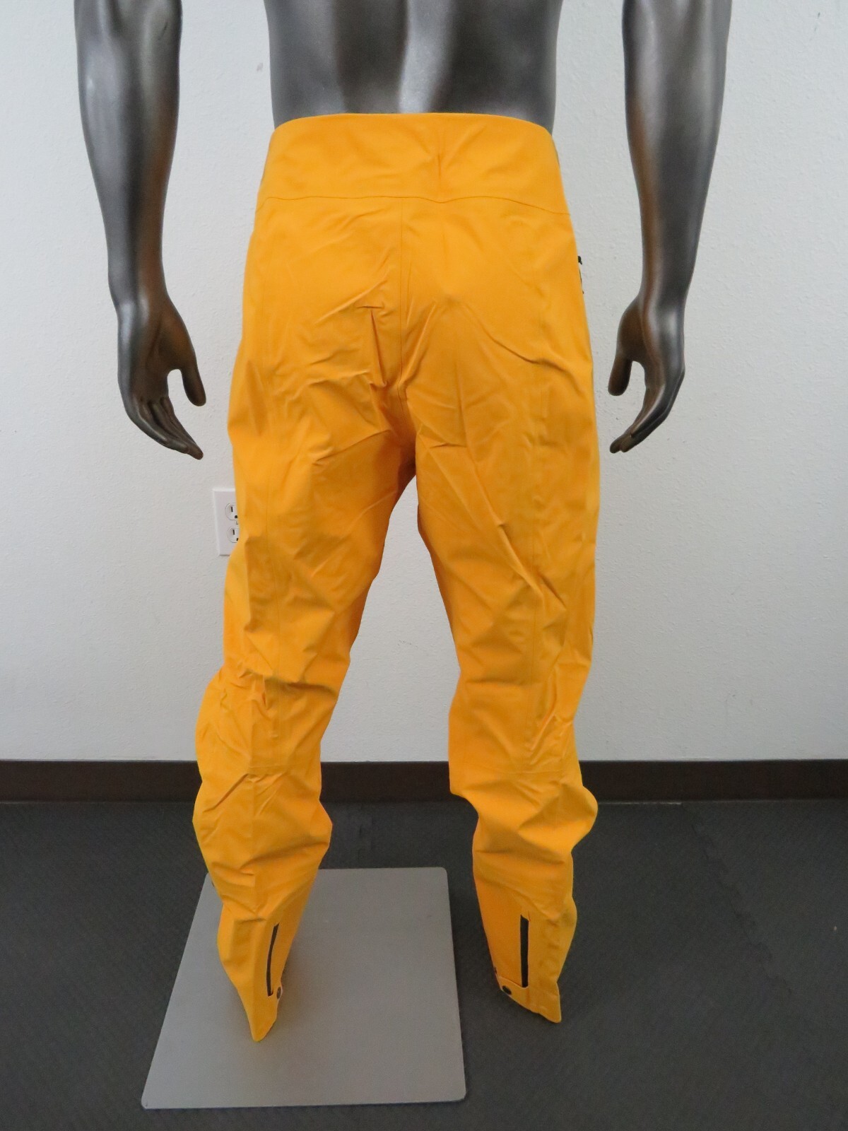 Mens The North Face Summit Chamlang Futurelight Ski Mountaineering 3L Pant Gold