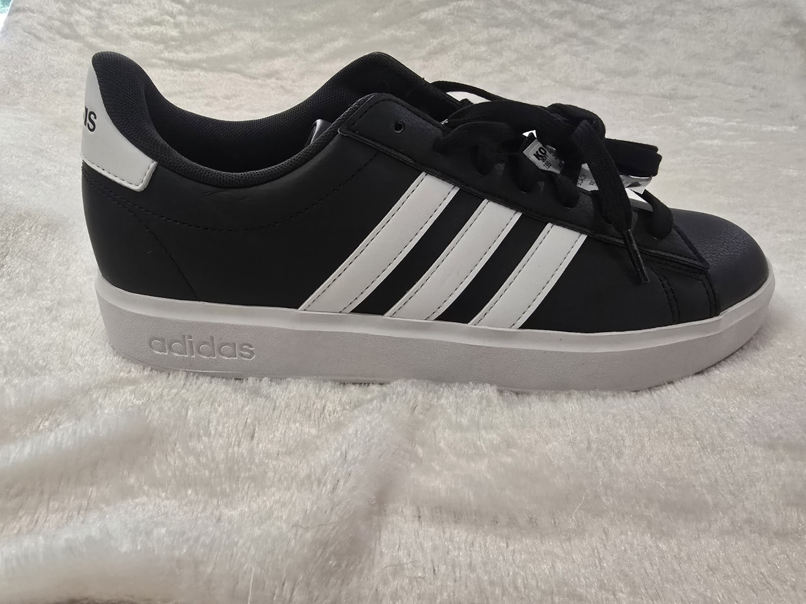 RIGHT SHOE ONLY – Size 10 – Adidas Grand Court 2.0 Black White