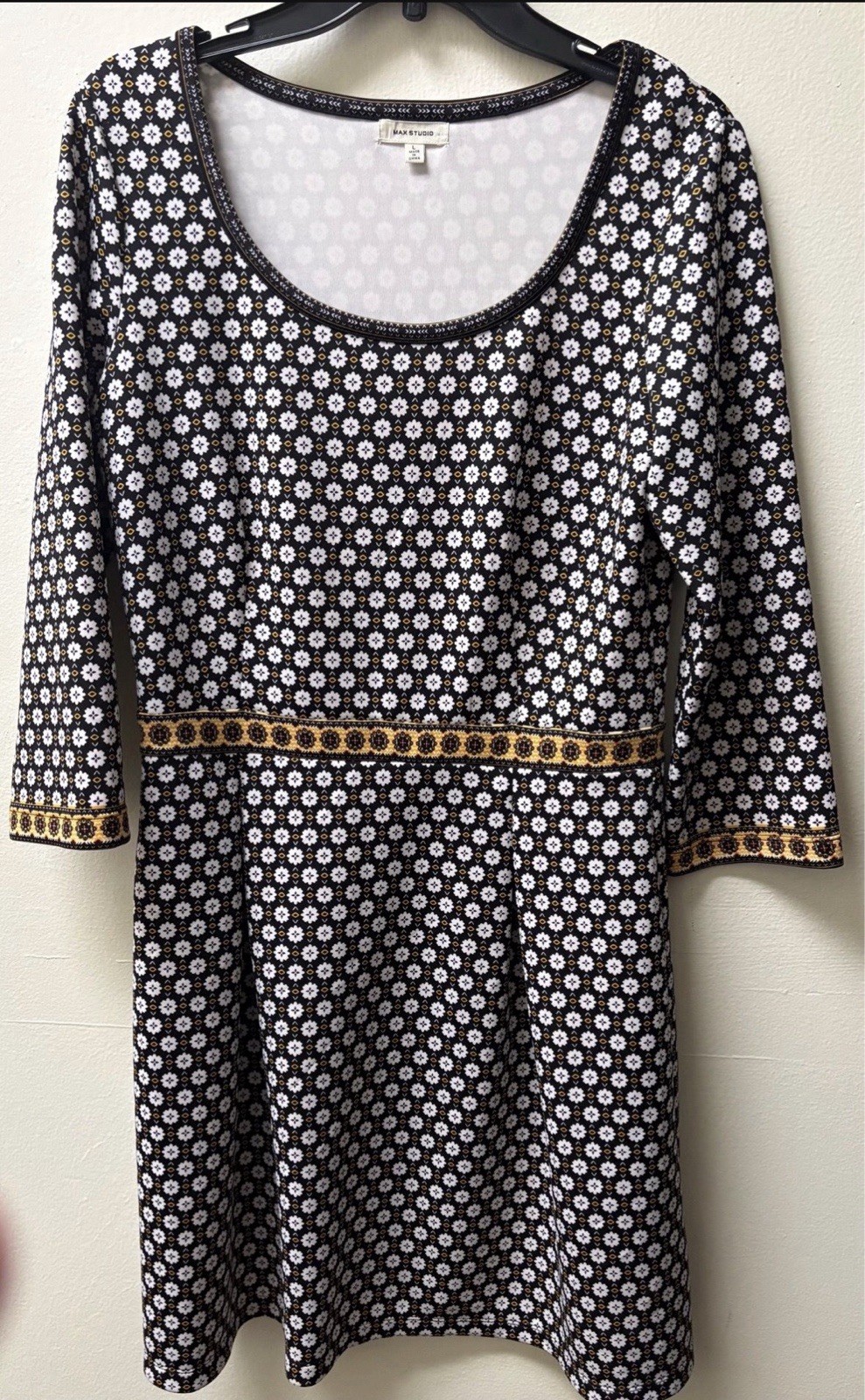 Max Studio Black & White Floral Fit & Flare Dress L Knee Length 3/4 Sleeve