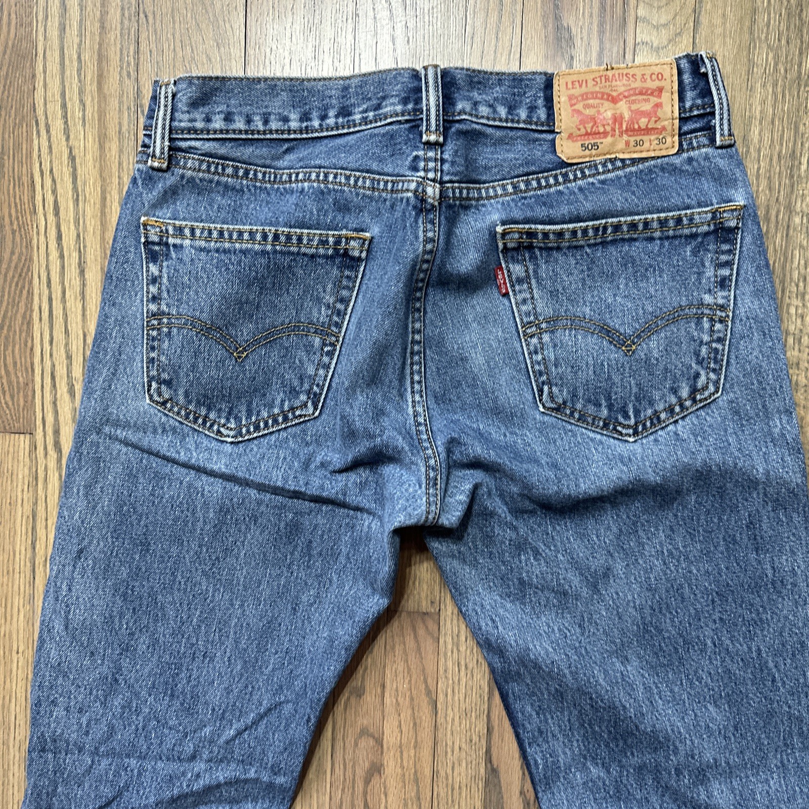 Levi’s 505 Regular Fit Jeans Straight Leg Medium Blue Zipper Fly Men’s SZ 30×30