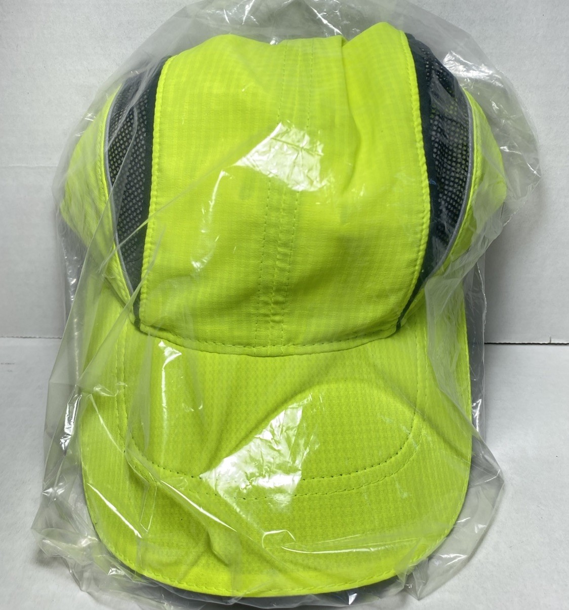 Brooks Nightlife Reflective Running Hat Green Nylon Safety Flashing Light Hi-Viz
