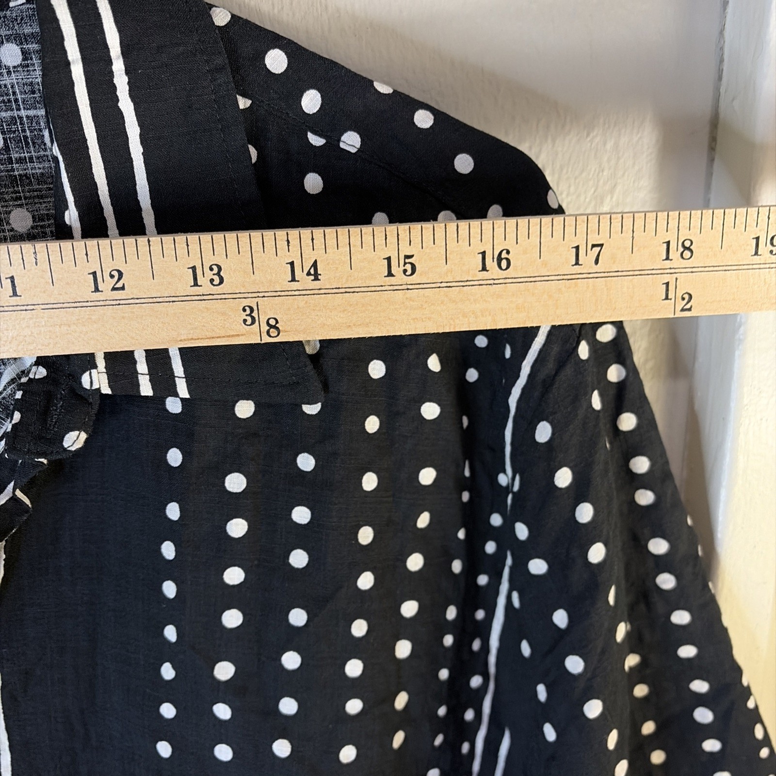 VATPAVE – Button Down Shirt – Black & White – Size Large NWT