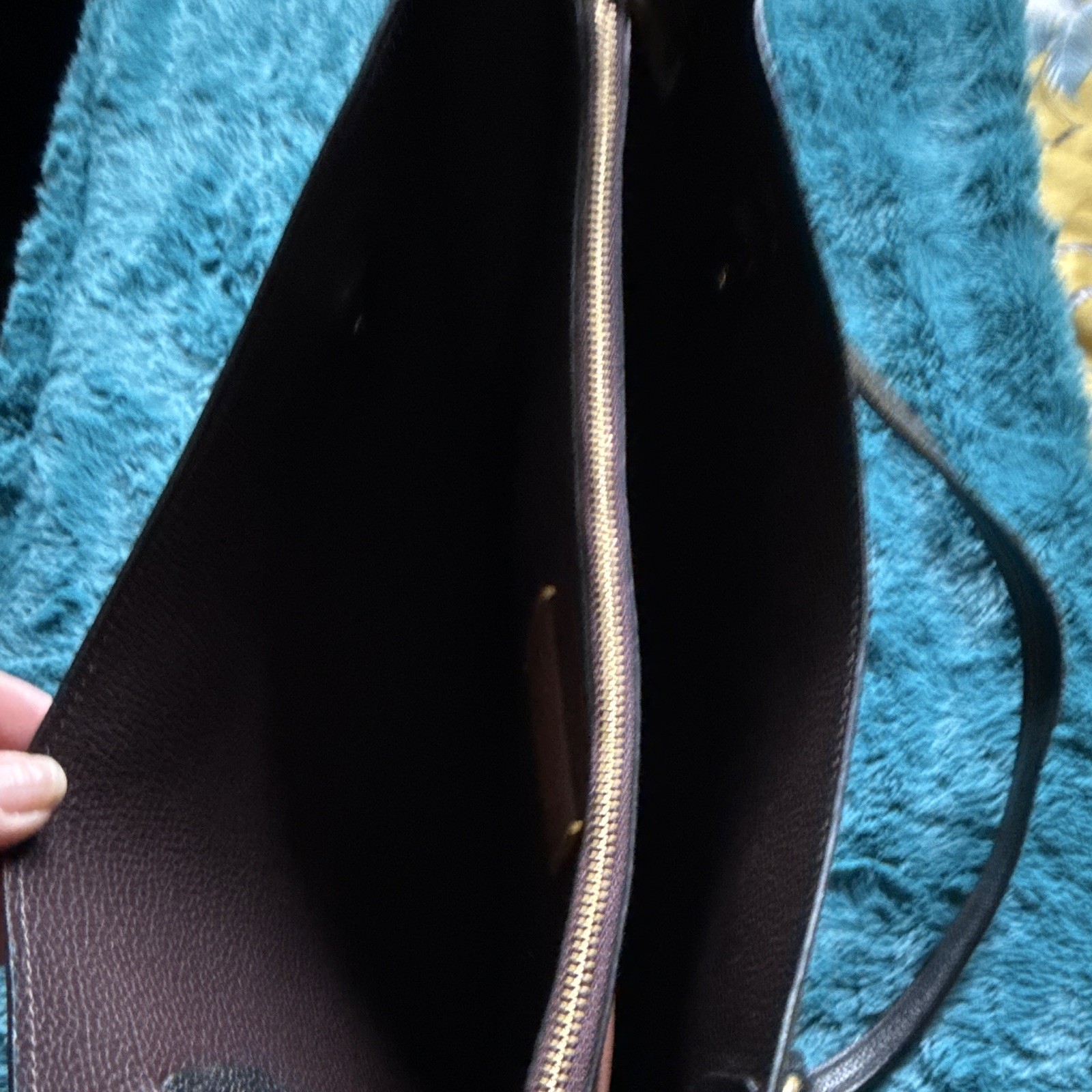 Coach Black Large Tote Shoulder Bag Zip Top Lined Pockets Gold Hang Tag