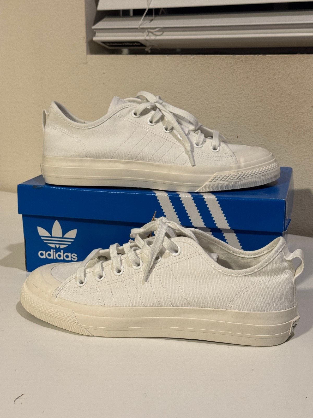 Size 9.5 – adidas Nizza RF Triple White Condition 10/10