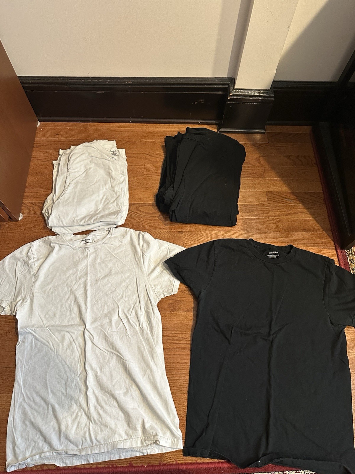 Goodfellow & Co Men’s M Crew Neck T-Shirt Comes with 8 Black 4 White