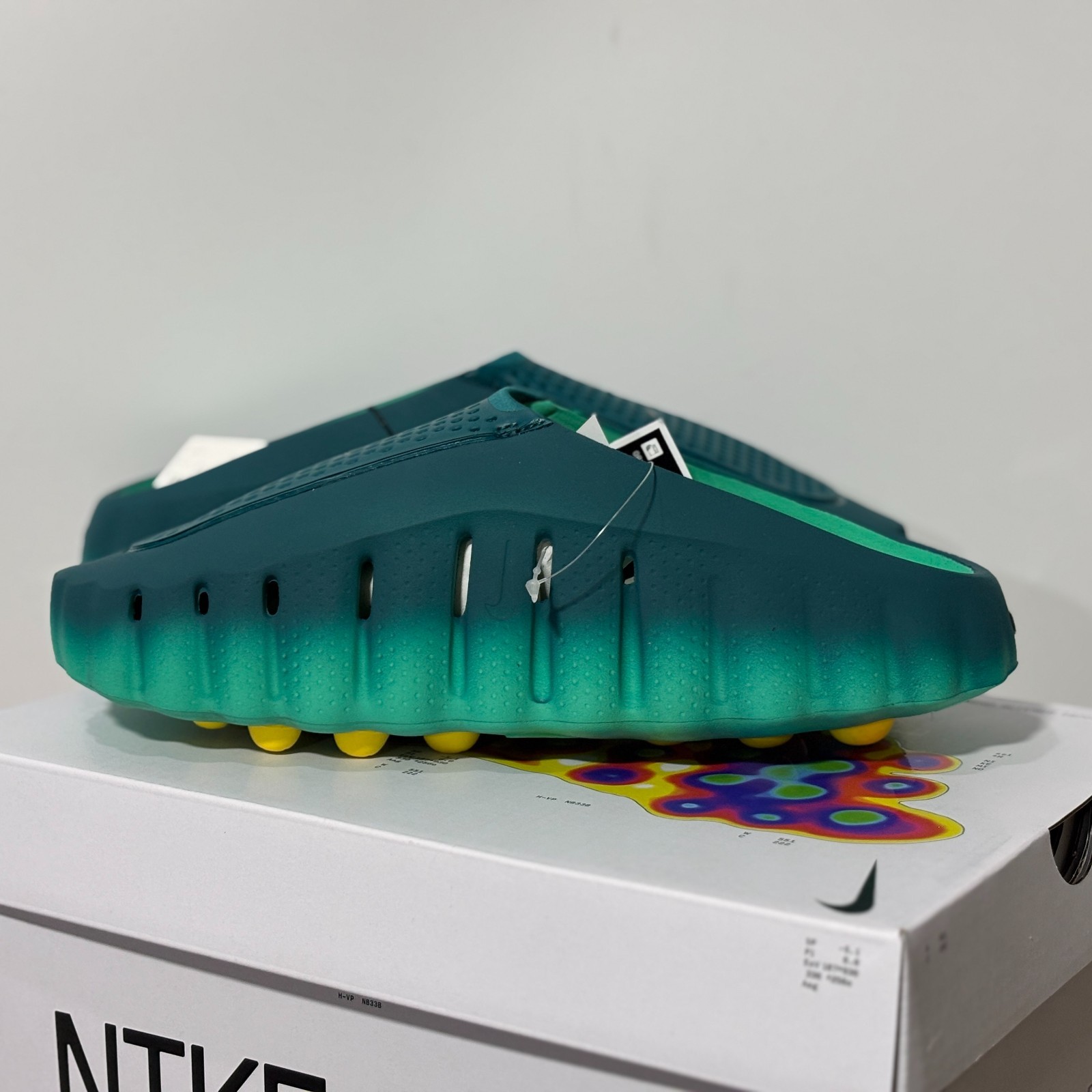 Nike Mind 001 Mule, Model HQ4307-001 green (Runs small,Order one size up)