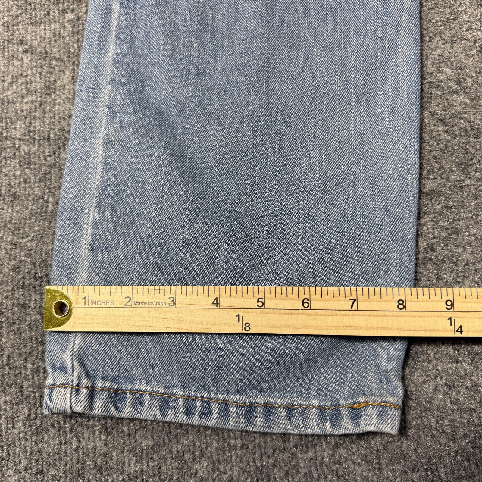 Levis 550 Relaxed Taper Jeans Mens 33×35 Light Wash Blue Denim Pants Casual