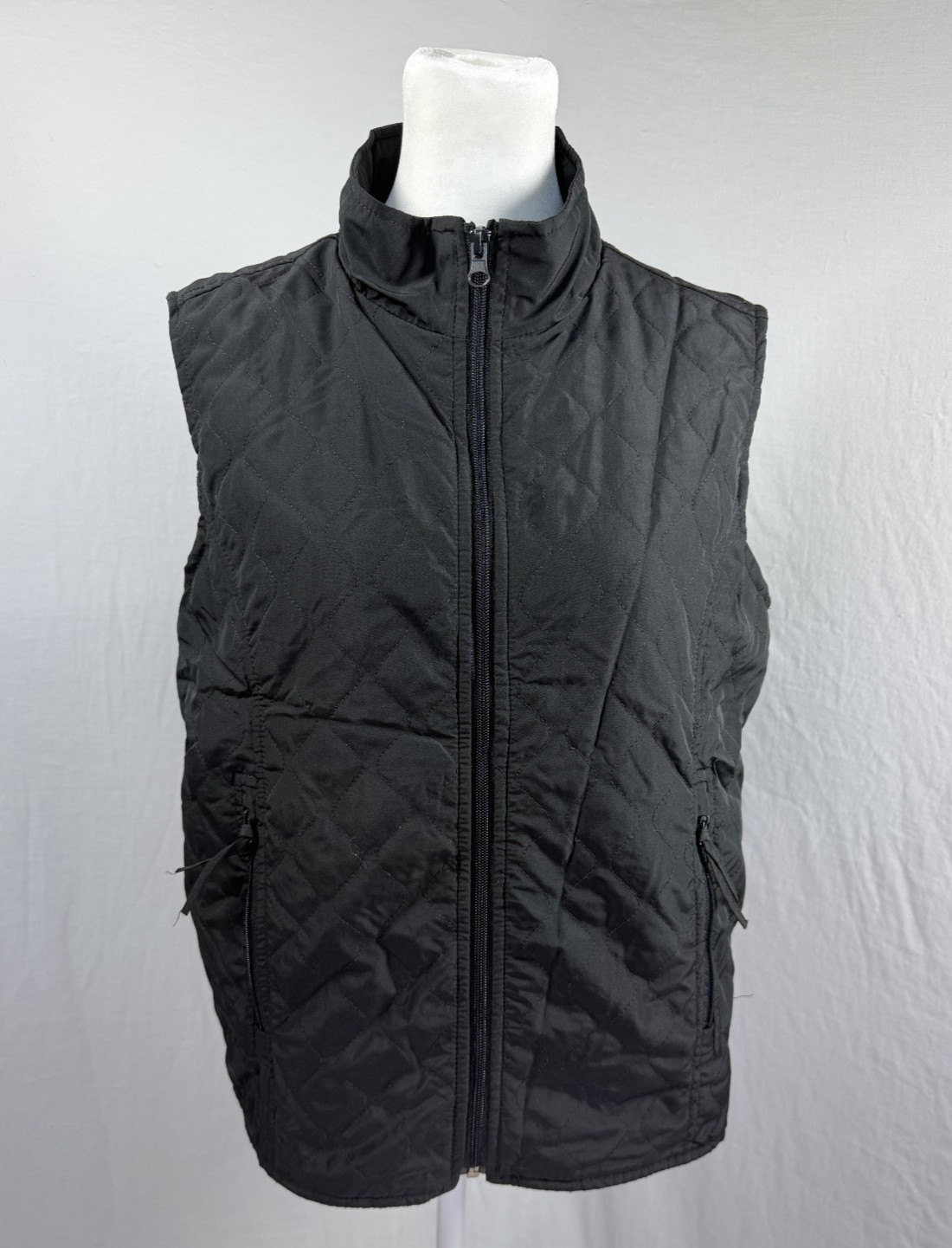 Magellan Sportswear: black lightweight quilted vest women’s size M