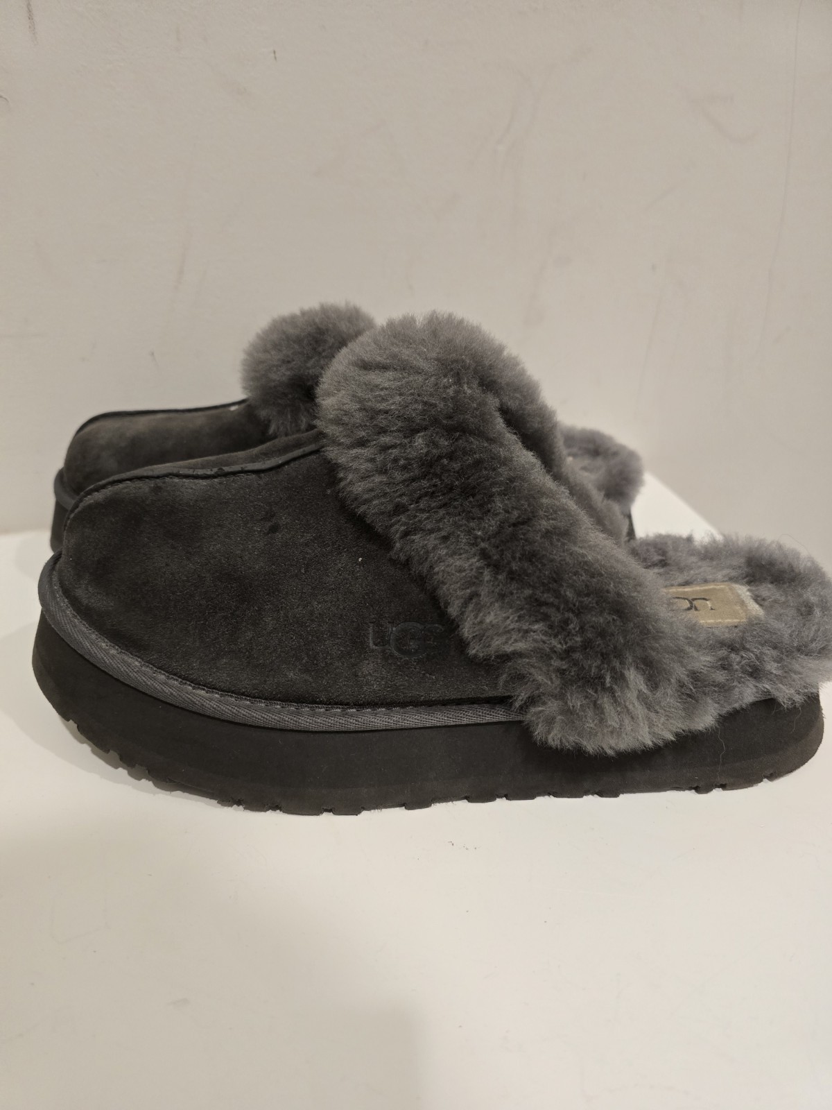 UGG Fuzz Yeah Women’s Gray Suede Shearling Lined Slide Slippers US 9