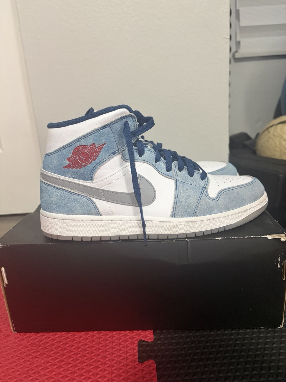 Jordan 1 Mid SE French Blue Size 10 barely used with box and extra laces