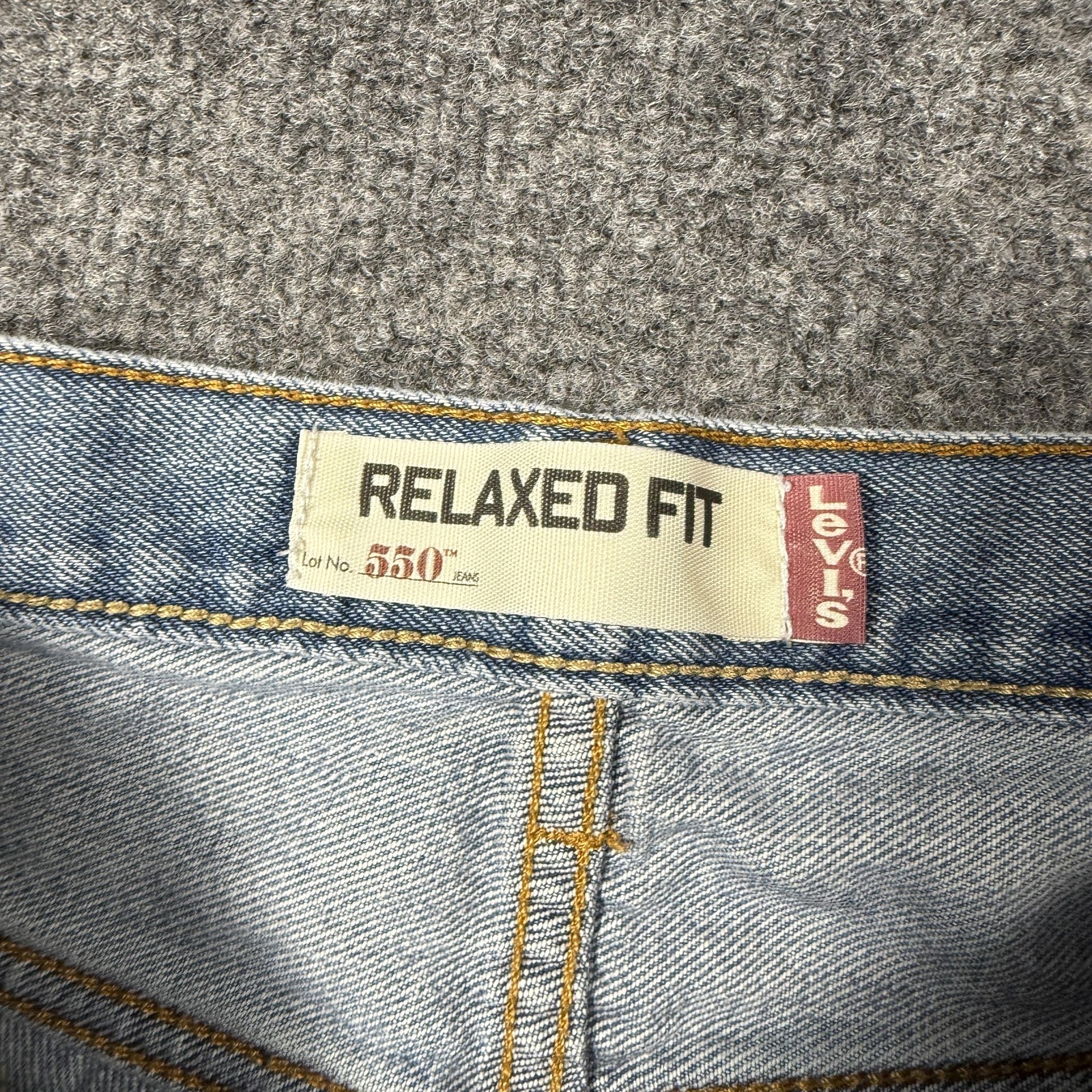 Levis 550 Relaxed Taper Jeans Mens 33×35 Light Wash Blue Denim Pants Casual