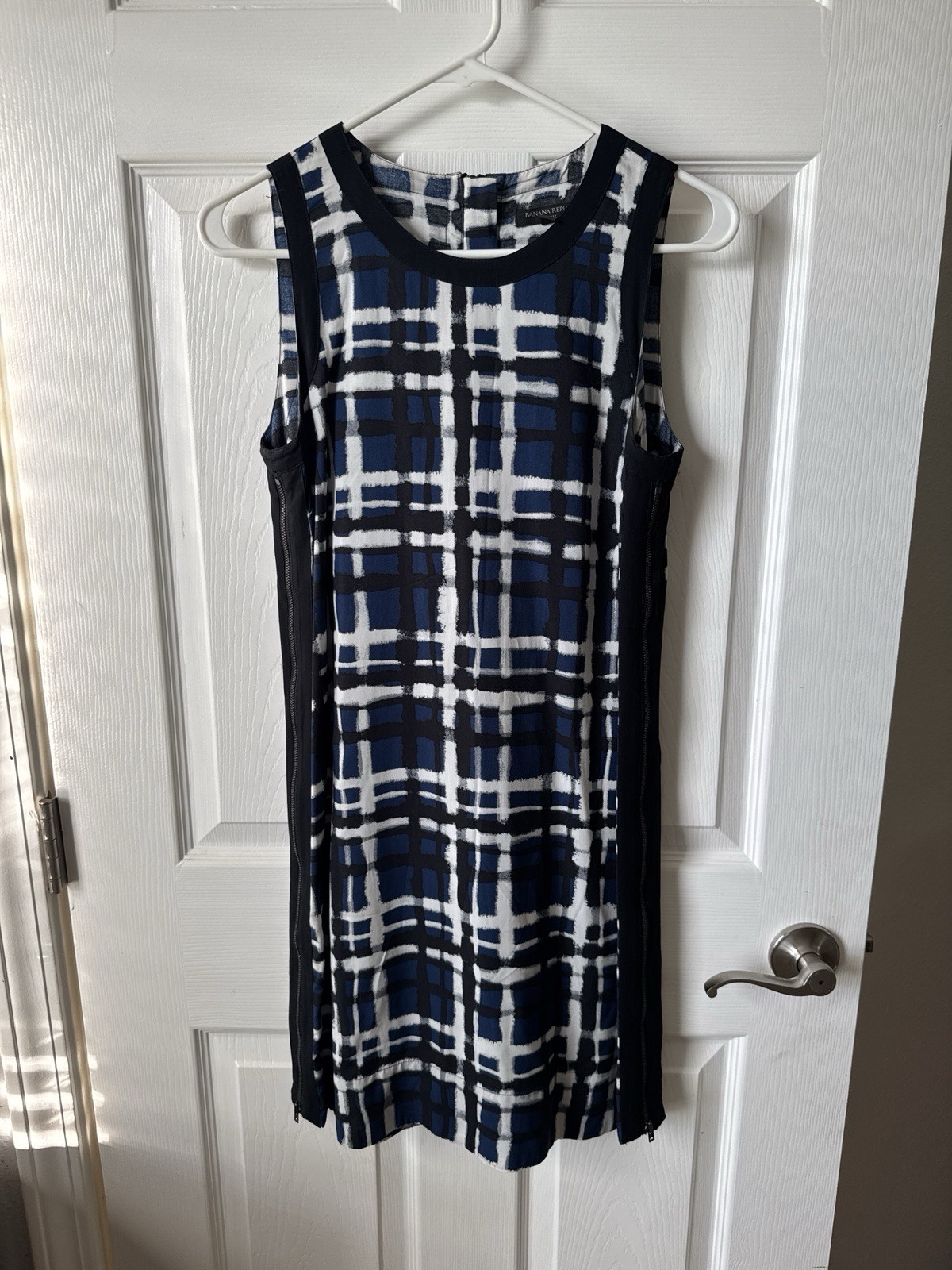 Banana Republic Blue Black White Abstract Plaid Sheath Dress Side Zippers Size 2
