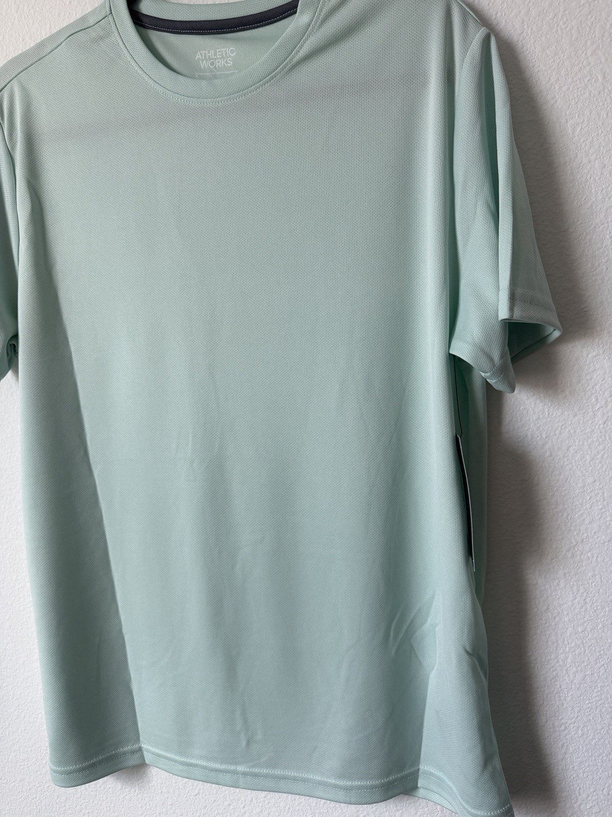 Athletic Works Men’s Polyester Mesh Reflective Logo Short Sleeve Crew Tee M