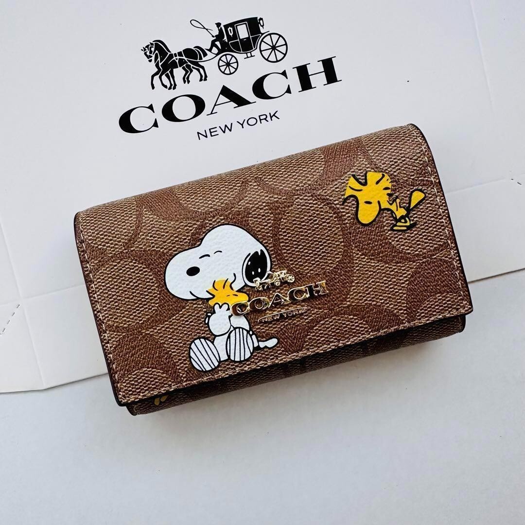 COACH x Peanuts 5 Key Case Snoopy Signature Smart Key CF250 outlet New With Box