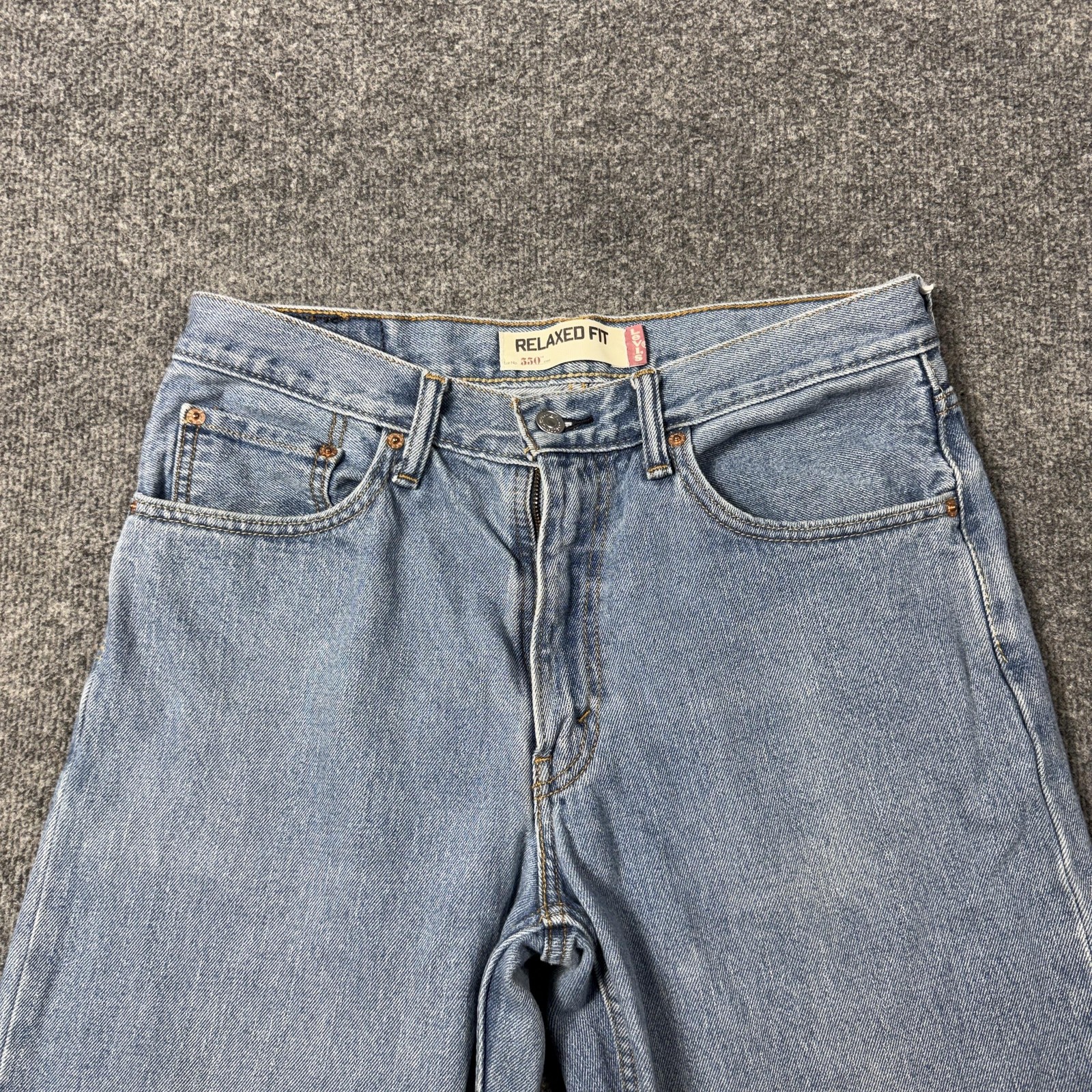 Levis 550 Relaxed Taper Jeans Mens 33×35 Light Wash Blue Denim Pants Casual