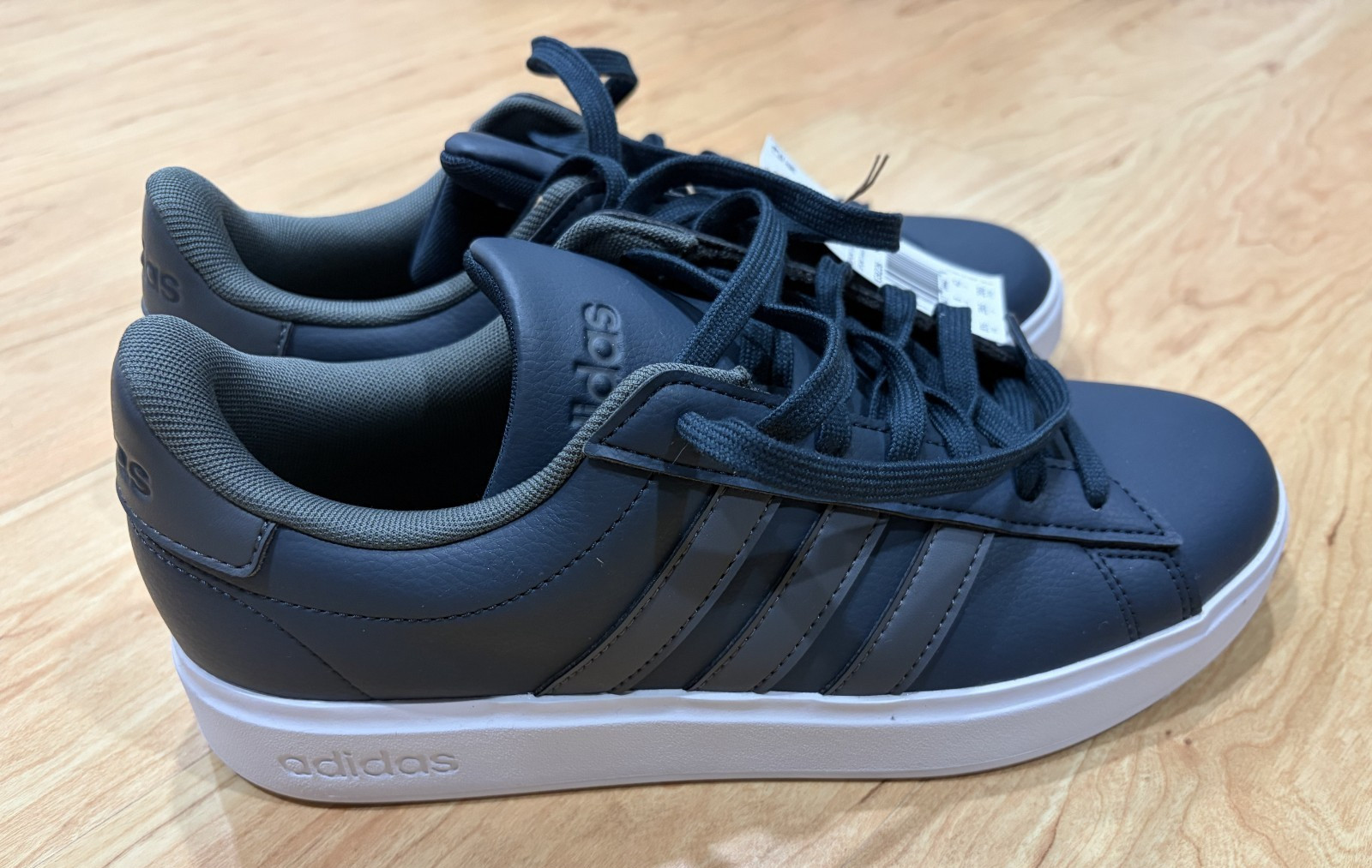Adidas men GRAND COURT 2.0 SHOES Size 8.5