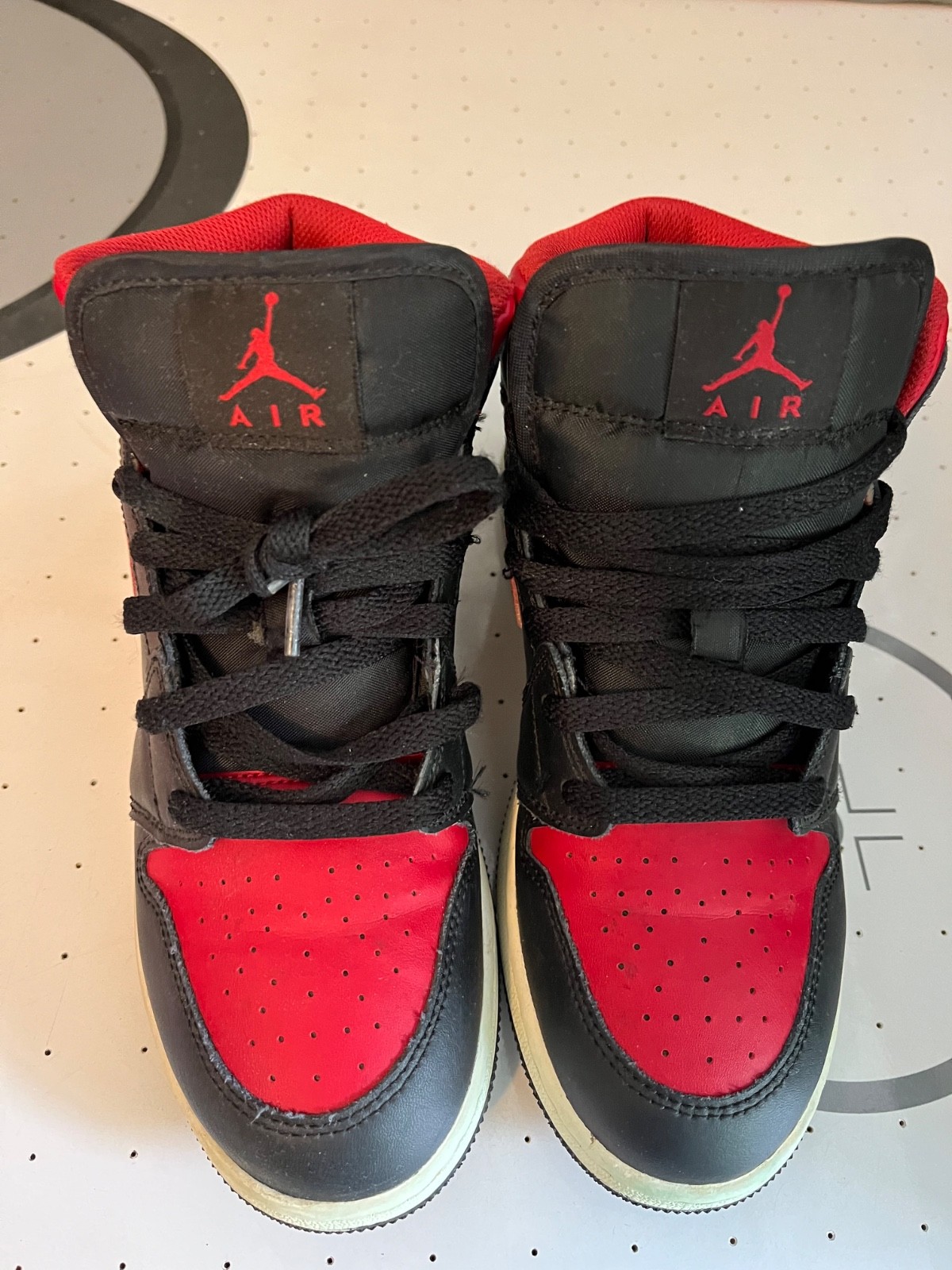 Air Jordan Retro 1 Mid Bred