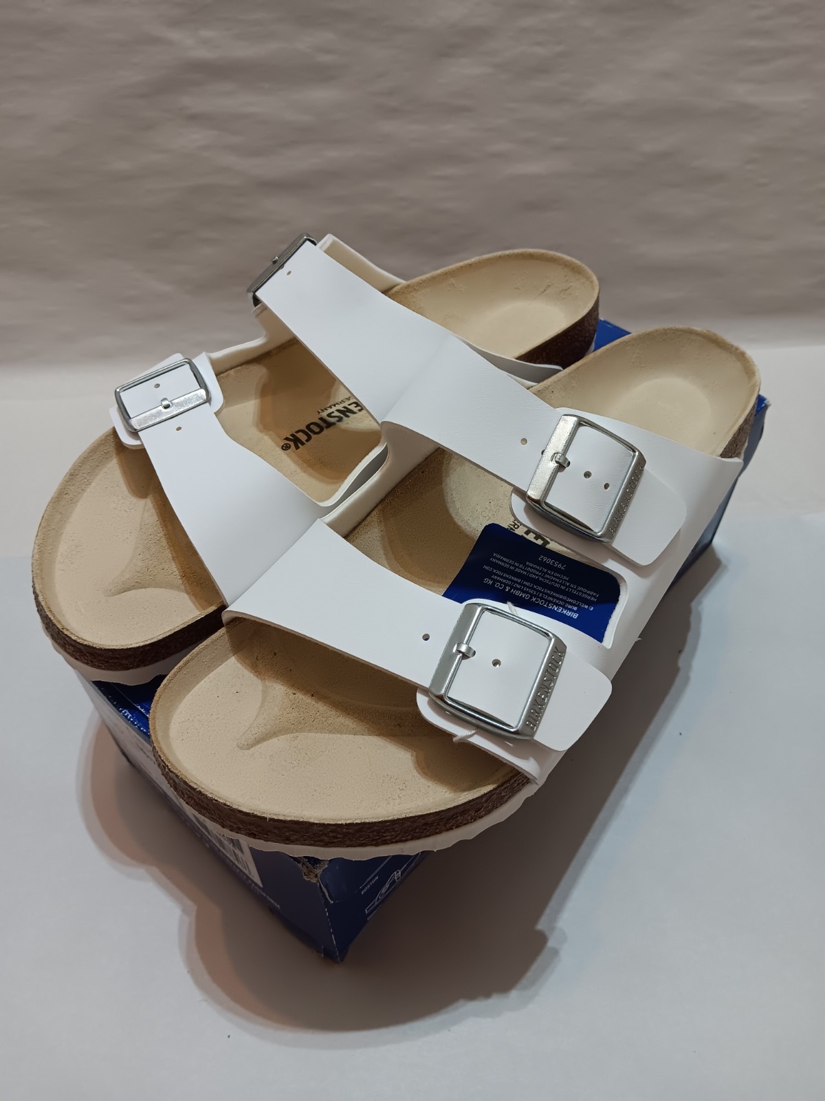 Birkenstock Arizona White Sandal EU 44, US Men 11 Normal Fit, Regular Foot